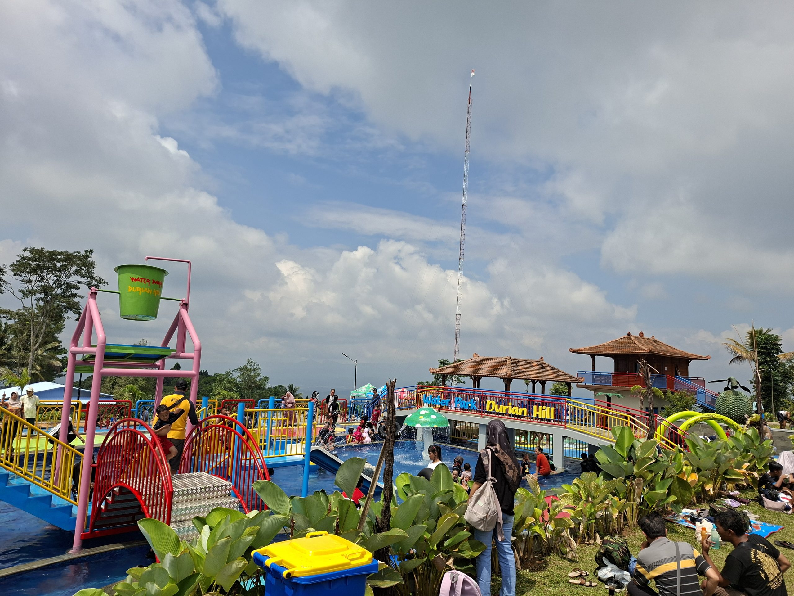 Wisata Kolam Renang Durian Hill Ciamis